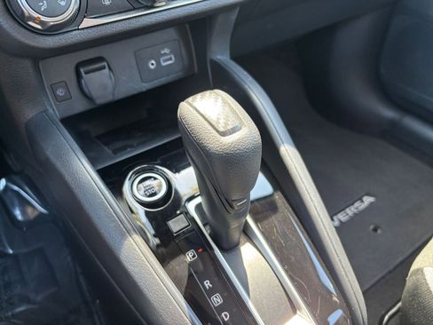 Used 2025 Nissan Versa SV image 30