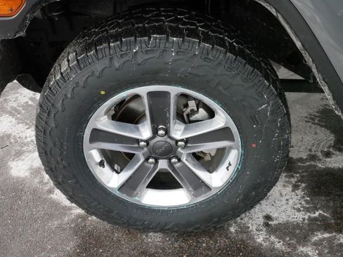 Used 2021 Jeep Wrangler Unlimited Sahara w/ Safety Group image 15