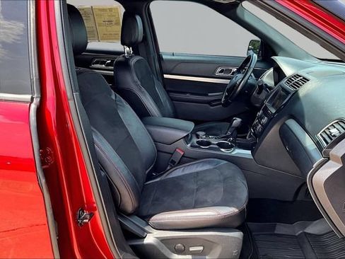 Used 2019 Ford Explorer XLT w/ Equipment Group 202A AWD/4WD image 7