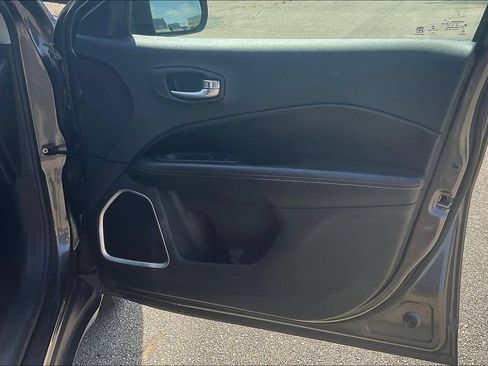 Used 2018 Jeep Compass Sport w/ Tech Group FWD image 20