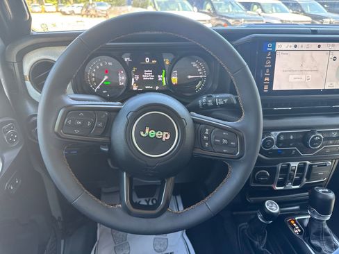 Used 2024 Jeep Wrangler Unlimited w/ Convenience Group image 19