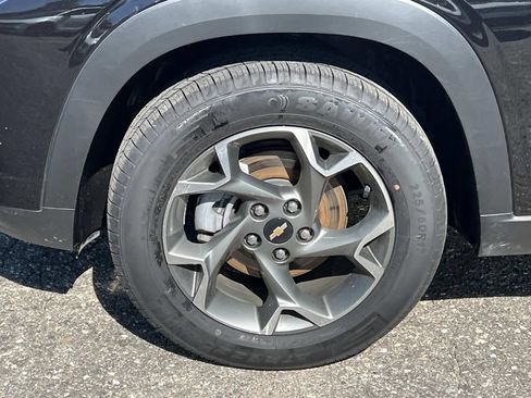 Used 2025 Chevrolet Trax LT FWD image 25