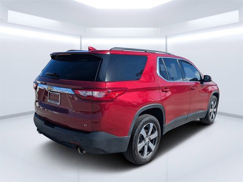 Used 2020 Chevrolet Traverse LT w/ LT Premium Package image 3