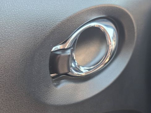Used 2017 Nissan Juke S FWD image 10