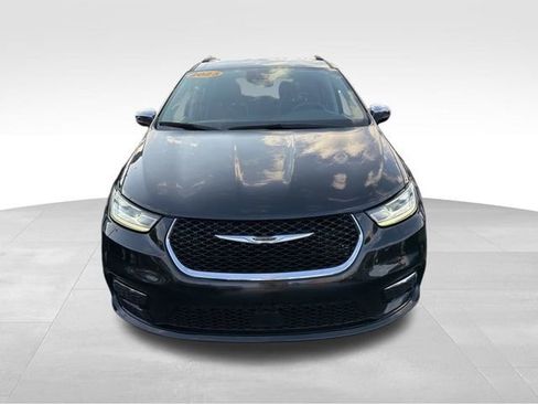 Used 2023 Chrysler Pacifica Limited image 2