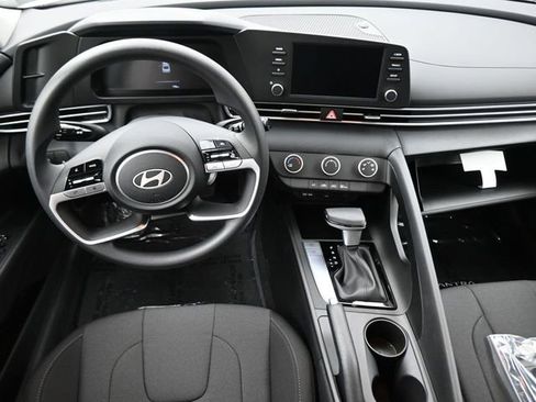 New 2026 Hyundai Elantra SE image 12