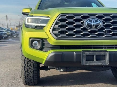 Used 2023 Toyota Tacoma TRD Off-Road w/ TRD Premium Off Road Package image 10