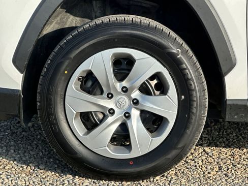 Used 2022 Toyota RAV4 LE image 34