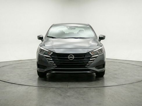 Used 2025 Nissan Versa SV image 2