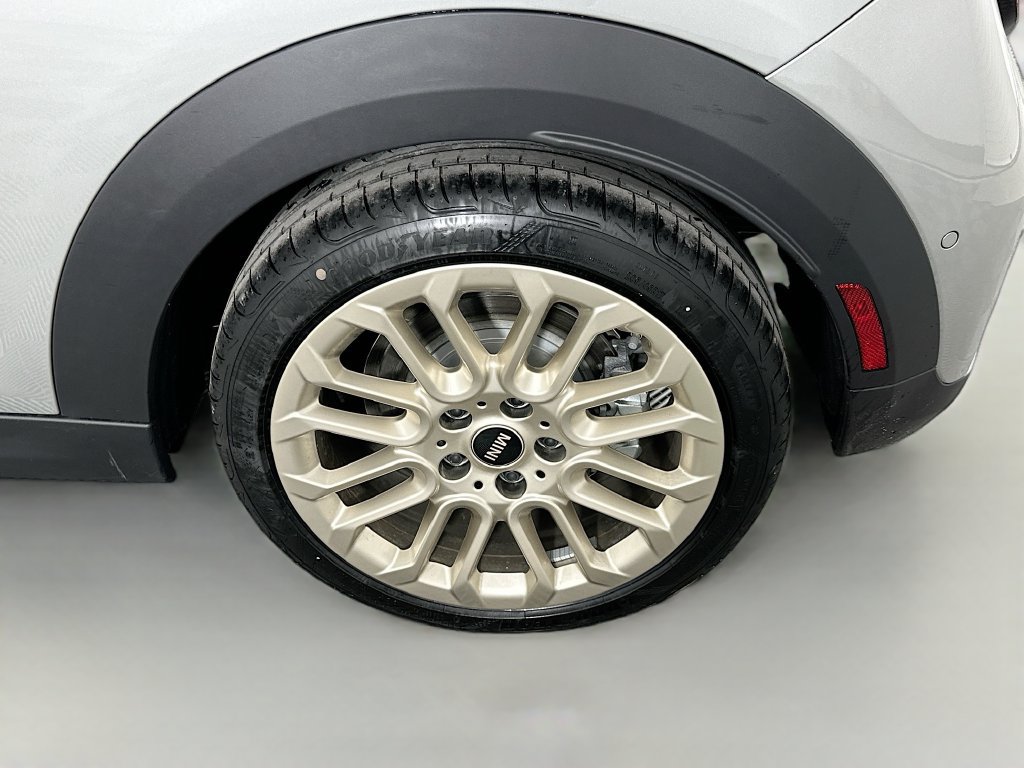 Certified 2025 MINI Cooper 2-Door Hardtop FWD image 22