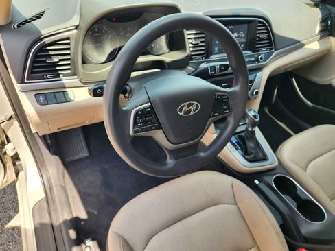Used 2017 Hyundai Elantra SE FWD image 2