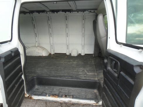 Used 2008 Chevrolet Express 1500 RWD image 17