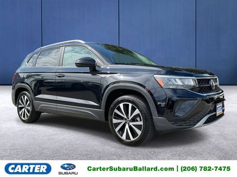 Used 2022 Volkswagen Taos SE image 1