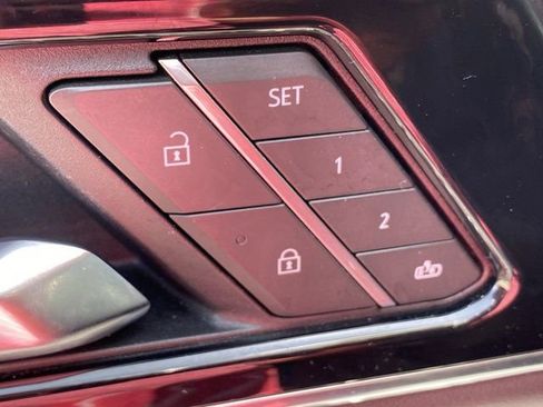 Used 2025 GMC Yukon Denali w/ Sun & Power Step Package AWD/4WD image 19