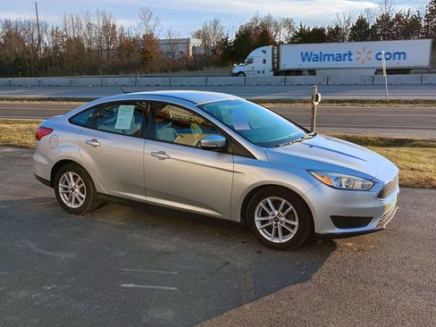 Used 2017 Ford Focus SE image 7