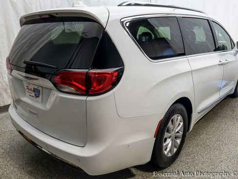 Used 2018 Chrysler Pacifica Touring-L Plus w/ Advanced Safetytec Group image 8