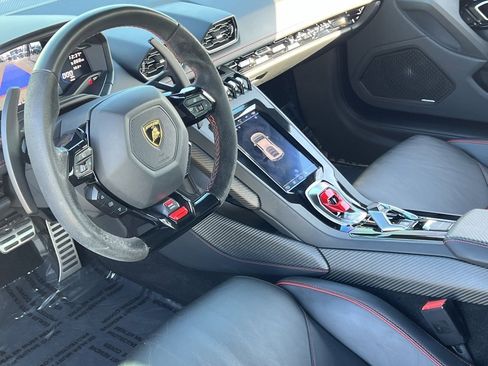 Used 2020 Lamborghini Huracan EVO image 16