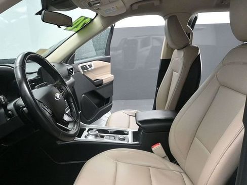 Used 2020 Ford Explorer XLT w/ Equipment Group 202A image 16