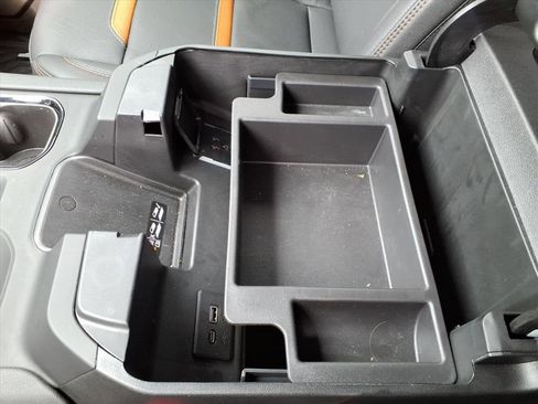 Used 2025 GMC Sierra 2500 AT4 w/ Technology Package image 16