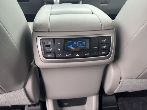 Used 2019 Toyota Highlander Limited Platinum AWD/4WD image 15