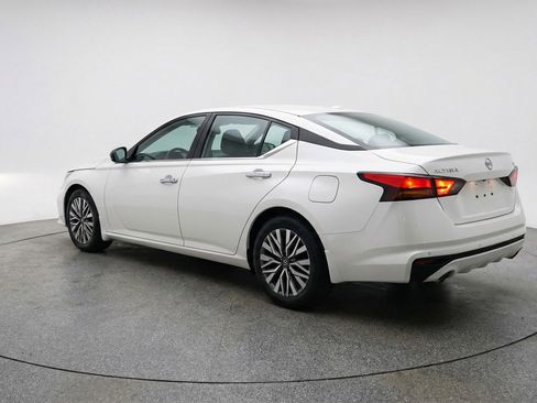 Used 2025 Nissan Altima 2.5 SV image 6