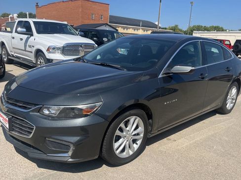 Used 2017 Chevrolet Malibu LT image 1
