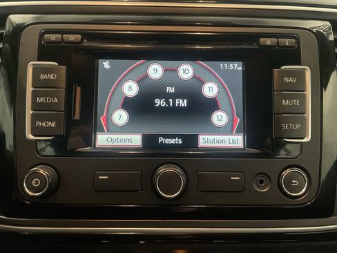 Used 2015 Volkswagen Beetle 1.8T FWD image 7