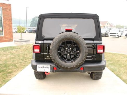 Used 2022 Jeep Wrangler Unlimited Sport AWD/4WD image 32