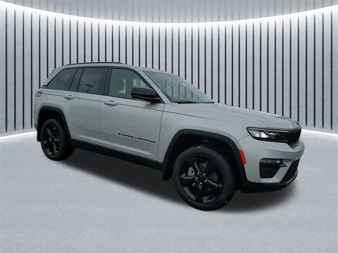 New 2025 Jeep Grand Cherokee Limited w/ Black Appearance Package image 3