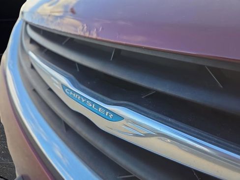 Used 2018 Chrysler Pacifica Limited image 40