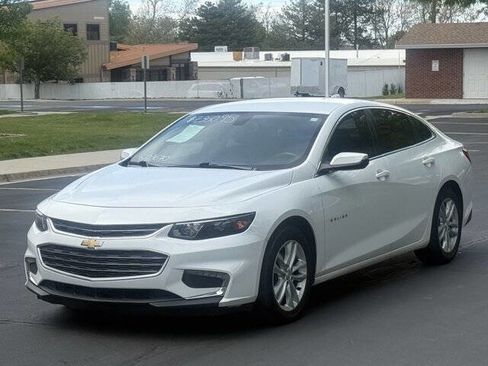 Used 2017 Chevrolet Malibu LT FWD image 8