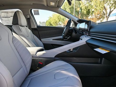 New 2026 Hyundai Elantra Limited image 19