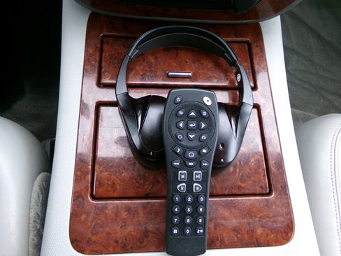 Used 2013 Chevrolet Suburban LTZ image 35