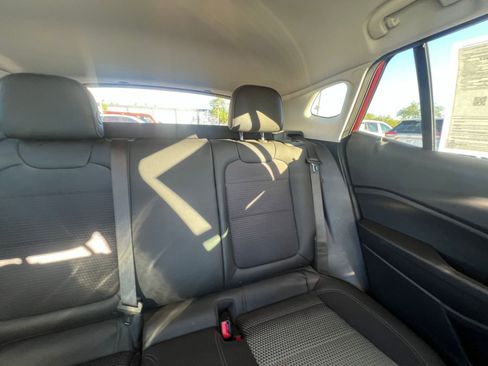 Used 2025 Chevrolet Trax LT w/ LT Convenience Package image 37