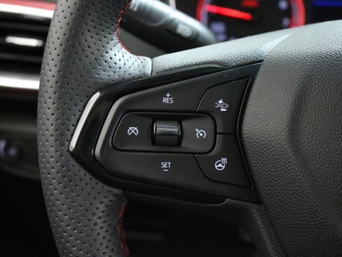 Used 2023 Chevrolet TrailBlazer RS w/ Technology Package FWD image 16