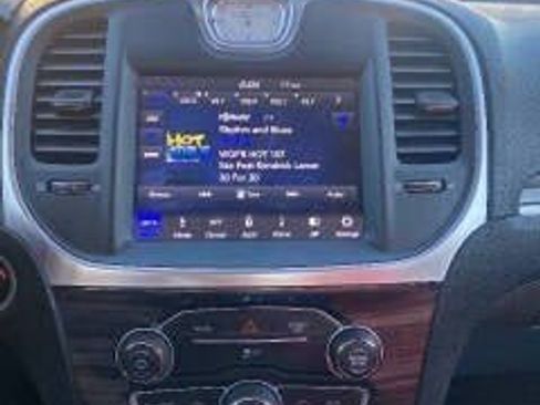 Used 2019 Chrysler 300 Touring w/ Driver Convenience Group RWD image 15