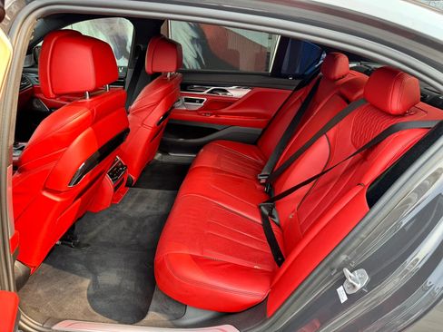 Used 2018 BMW 750i RWD image 9