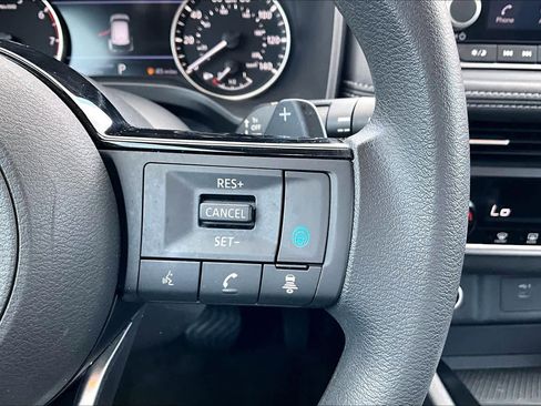 Certified 2023 Nissan Rogue SV FWD image 23