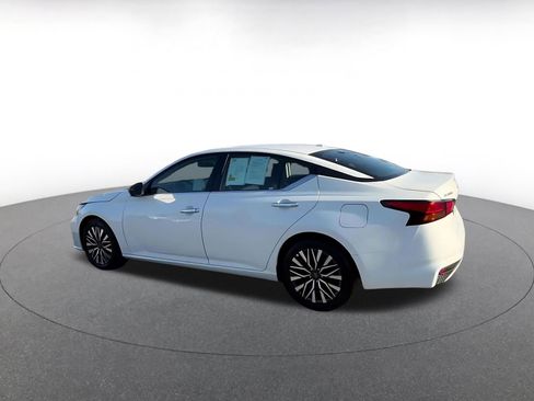 Used 2025 Nissan Altima 2.5 SV FWD image 10