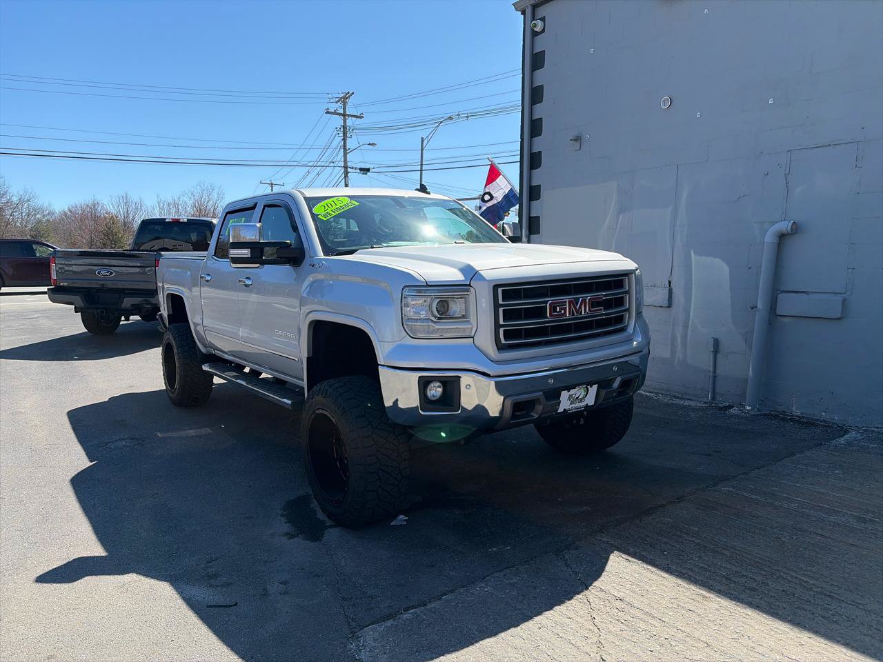 Used 2015 GMC Sierra 1500 SLT w/ SLT Crew Cab Value Package AWD/4WD image 2