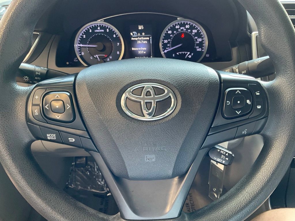 Used 2017 Toyota Camry LE FWD image 11