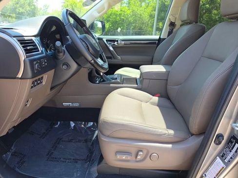 Used 2023 Lexus GX 460 Luxury w/ Sport Design Package AWD/4WD image 23