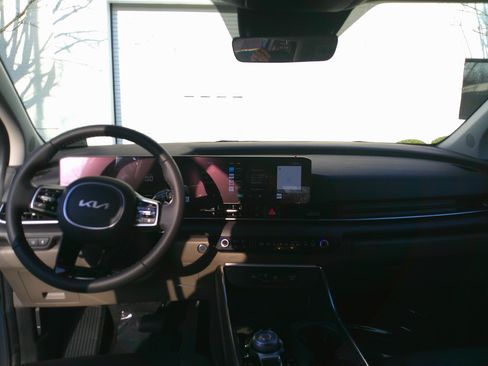 Used 2025 Kia Carnival EX image 43