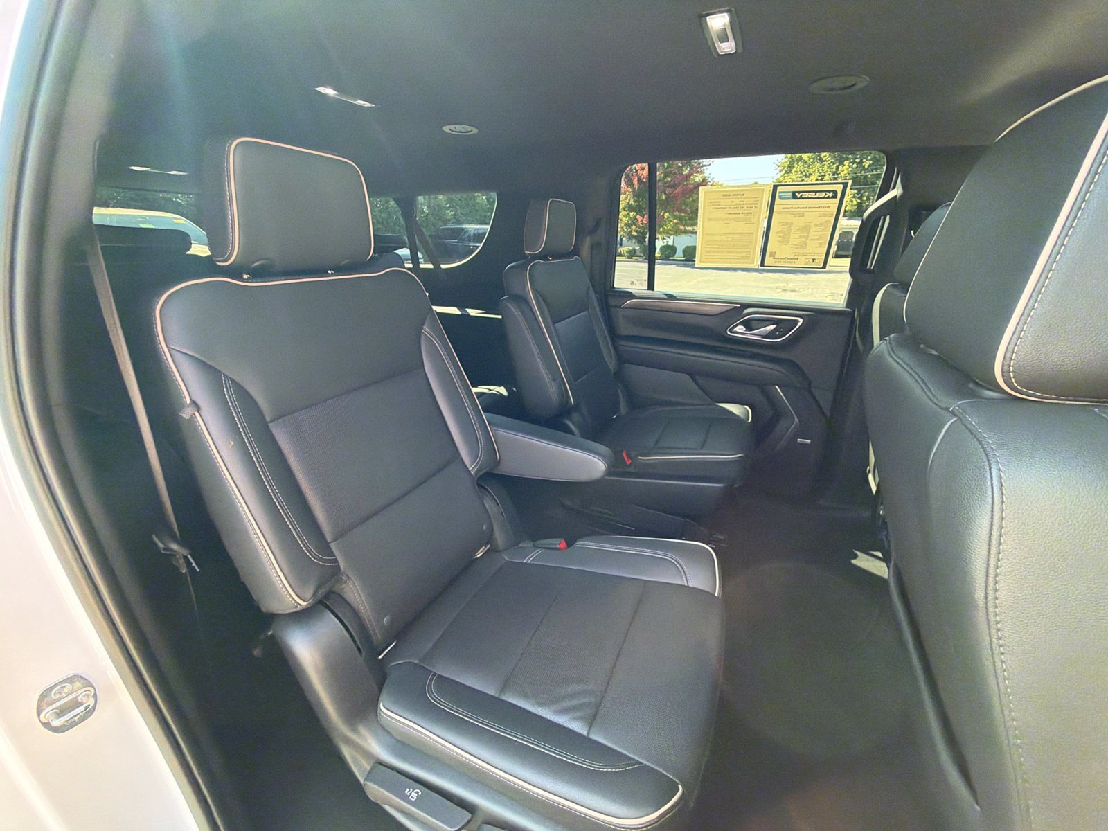 Used 2022 Chevrolet Suburban Premier AWD/4WD image 28