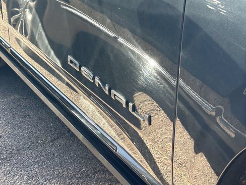 Used 2021 GMC Yukon Denali w/ Denali Ultimate Package AWD/4WD image 7