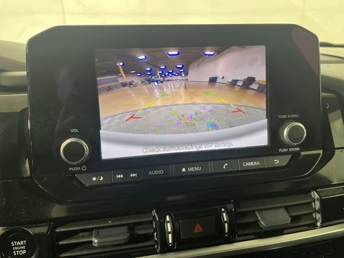 Used 2025 Nissan Pathfinder SV image 18