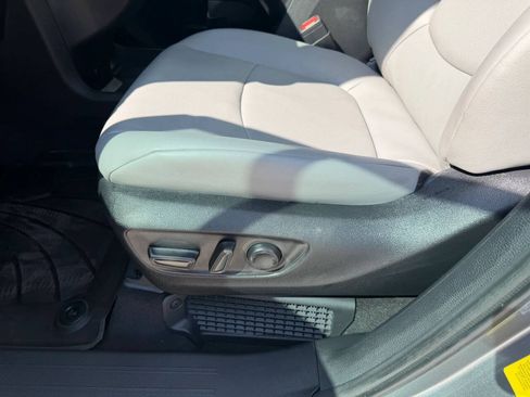 Used 2026 Toyota Sienna XLE FWD image 22