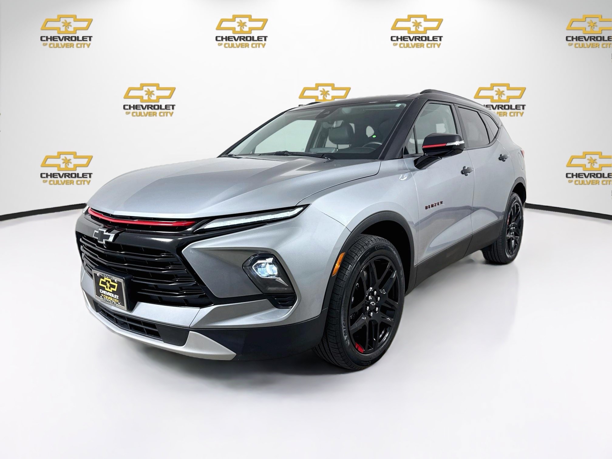 Used 2024 Chevrolet Blazer LT w/ Sound & Technology Package FWD image 3