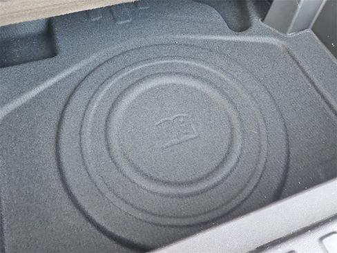 Used 2024 GMC Terrain SLE w/ Driver Convenience Package image 31