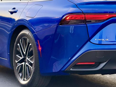 Used 2021 Toyota Mirai RWD image 11